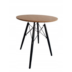 Okrúhlý stůl ve světle...