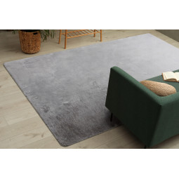 Shaggy koberce v šedé barvě...