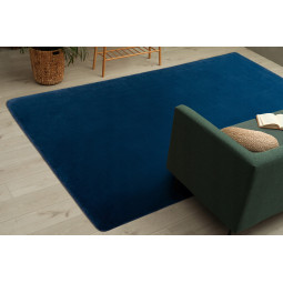 Shaggy koberce v modré...