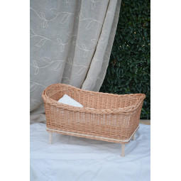 Proutěná postýlka pro...