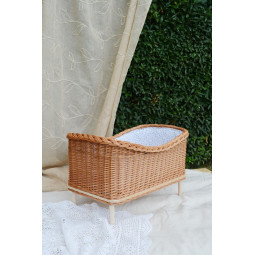 Kvalitní proutěná postýlka...