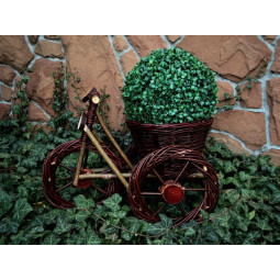 Proutěný zahradní květináč...