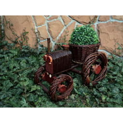 Květináč z proutí ve tvaru...