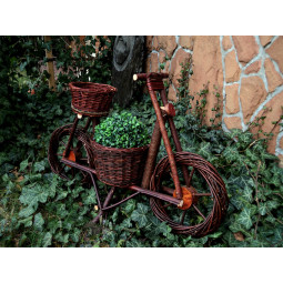 Proutěné stojany na květiny...