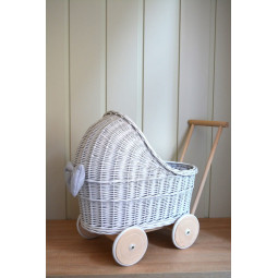 Dětské kočárky v bílé barvě...