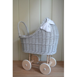 Šedý kočárek pro panenky s...