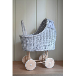 Šedý kočárek pro panenky se...