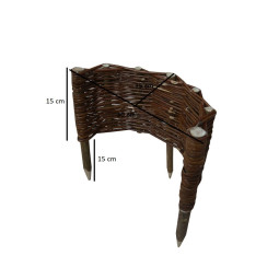 Zaoblená proutěná palisáda...