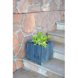 Dřevěný květináč...