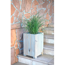 Kvalitní dřevěné květináče...