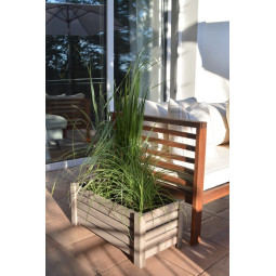 Masivní dřevěný květináč