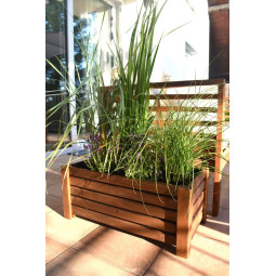 Masivní dřevěný květináč...