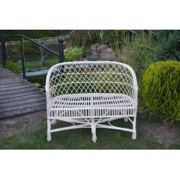 Bílá zahradní ratanová pohovka