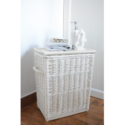 Bílý proutěný koš na prádlo...