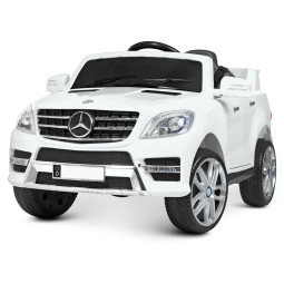 Bílé elektrické auto pro...